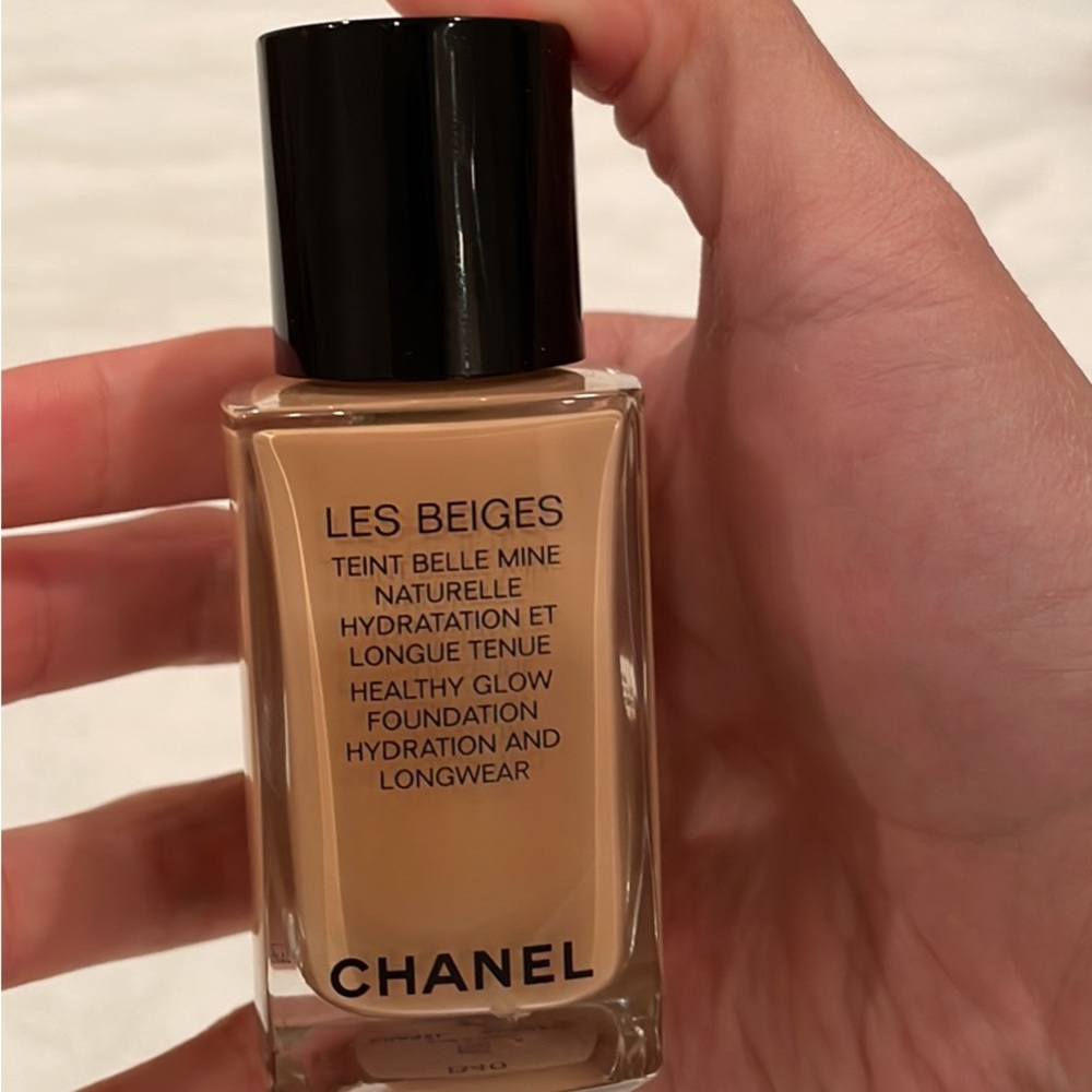 Chanel Les Beiges Healthy Glow Foundation B40